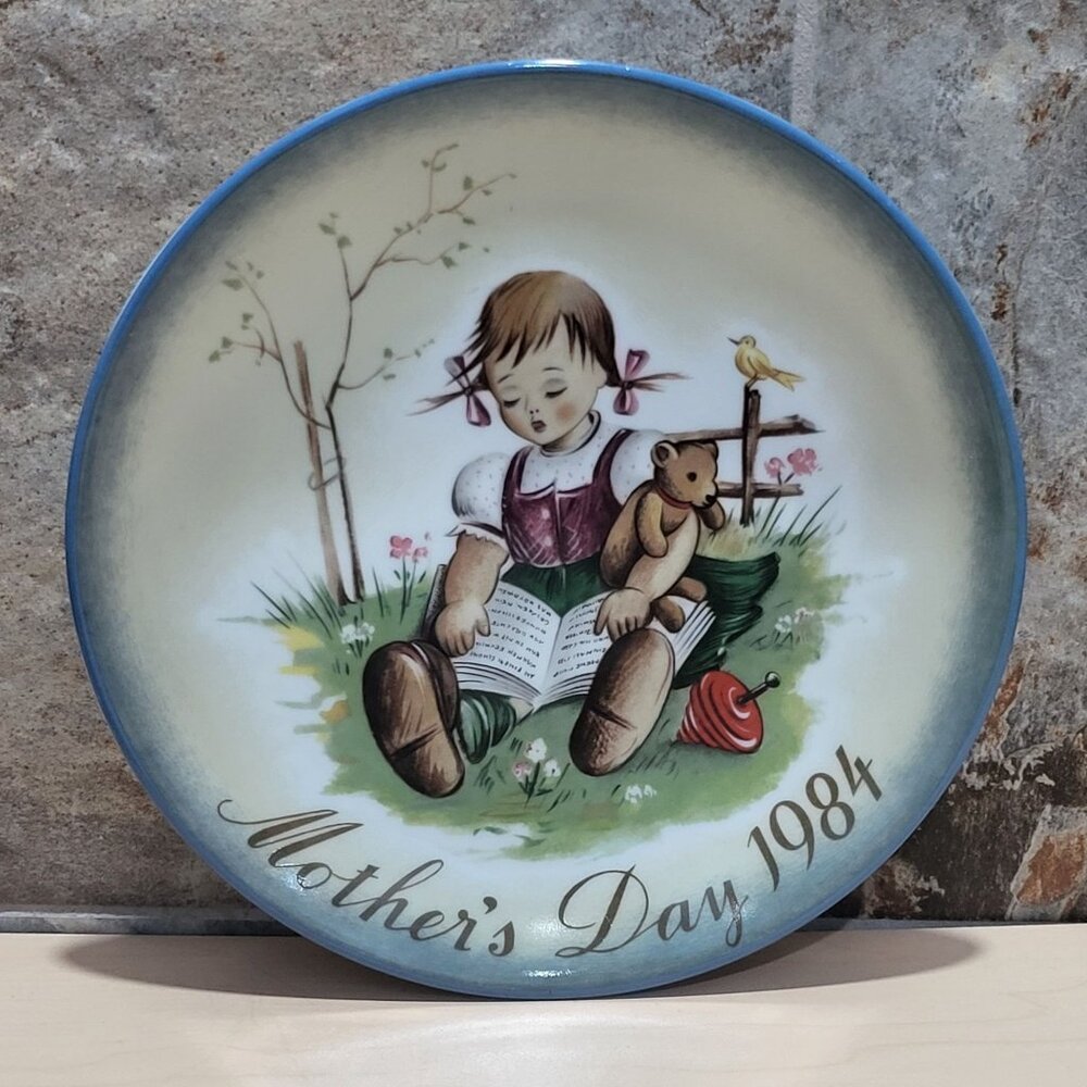 Schmid Hummel Mother's Day 1984 A Joy To Share Decorative Wall Hanging Plate